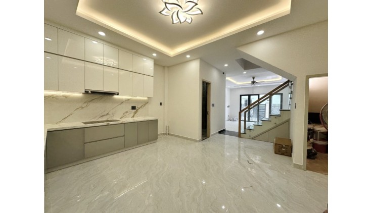 BÁN NHÀ PHÚ NHUẬN HBG 39M2 2 TẦNG NGANG 4.2M ĐẸP Ở NGAY SÁT MT LÊ VĂN SỸ 5.9 TỶ.